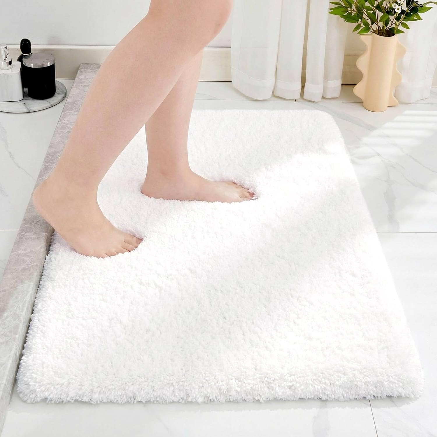 White Non-Slip Plush Bath Mat