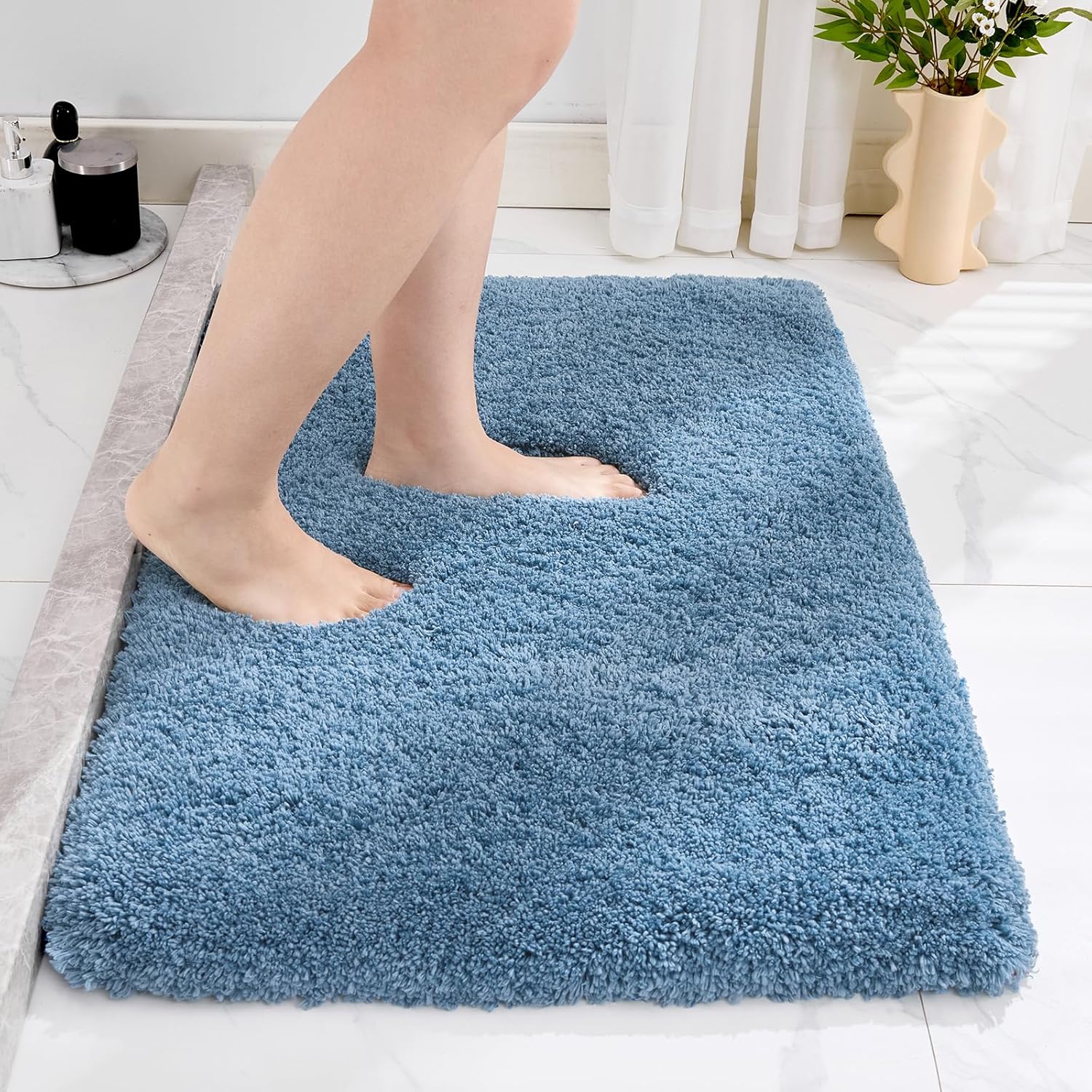White Non-Slip Plush Bath Mat