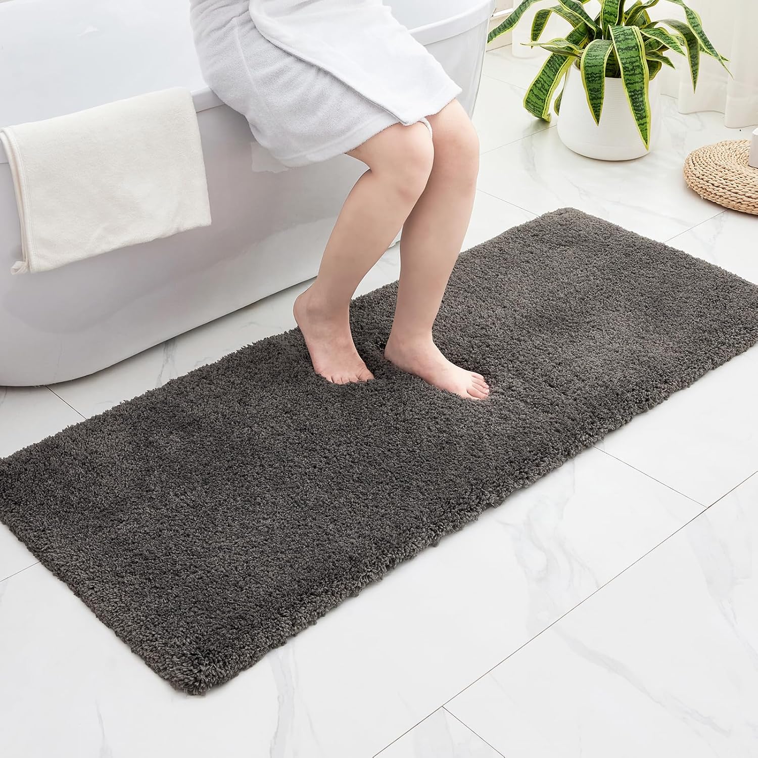 White Non-Slip Plush Bath Mat
