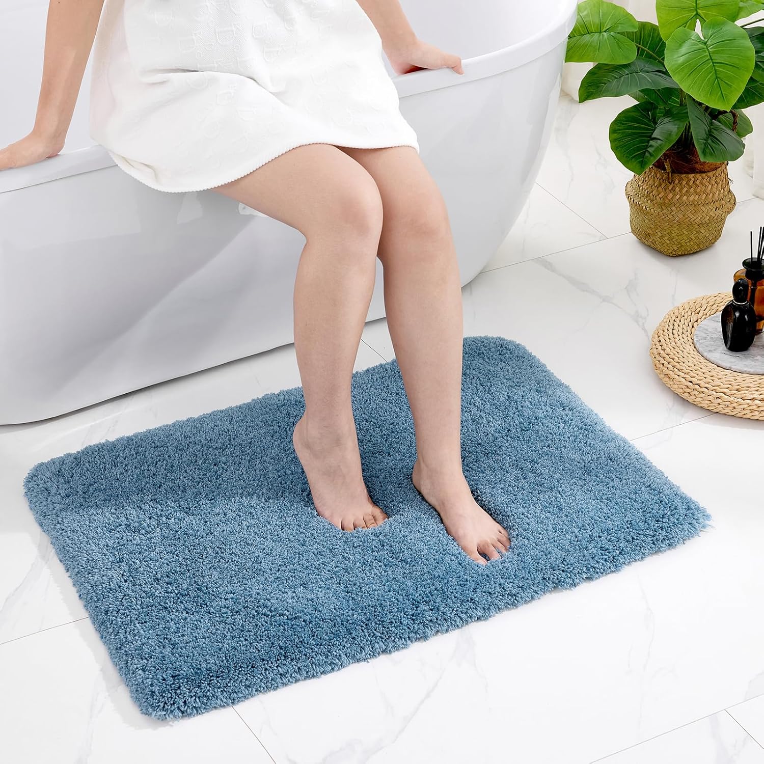 White Non-Slip Plush Bath Mat