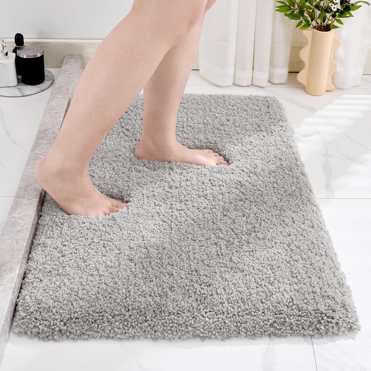 White Non-Slip Plush Bath Mat
