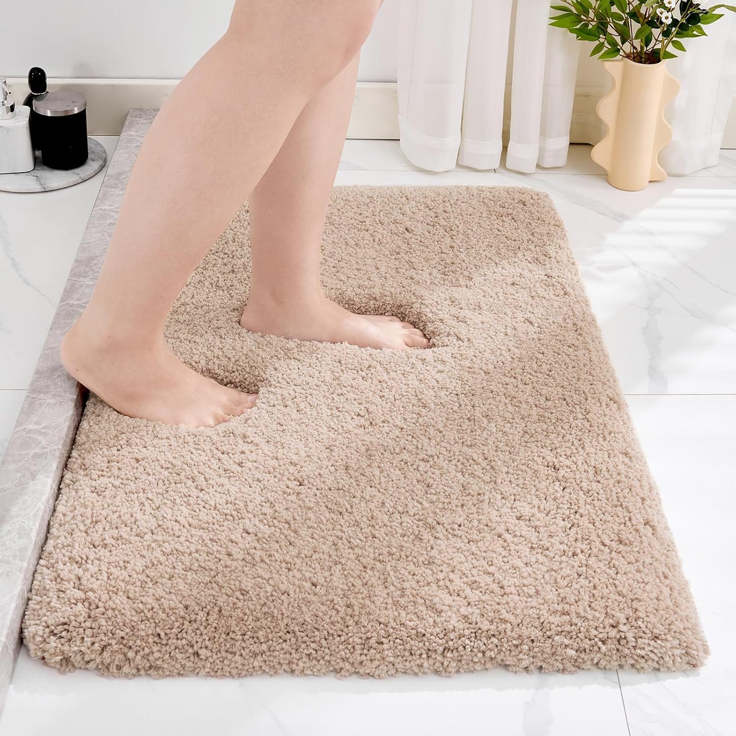 White Non-Slip Plush Bath Mat