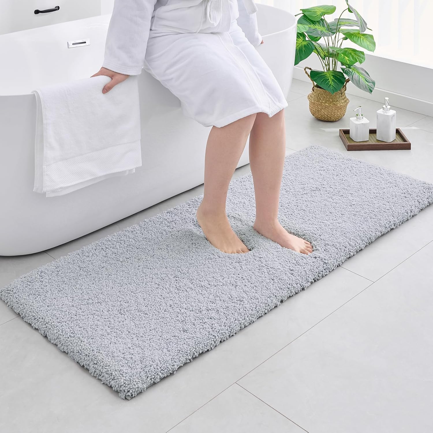 White Non-Slip Plush Bath Mat