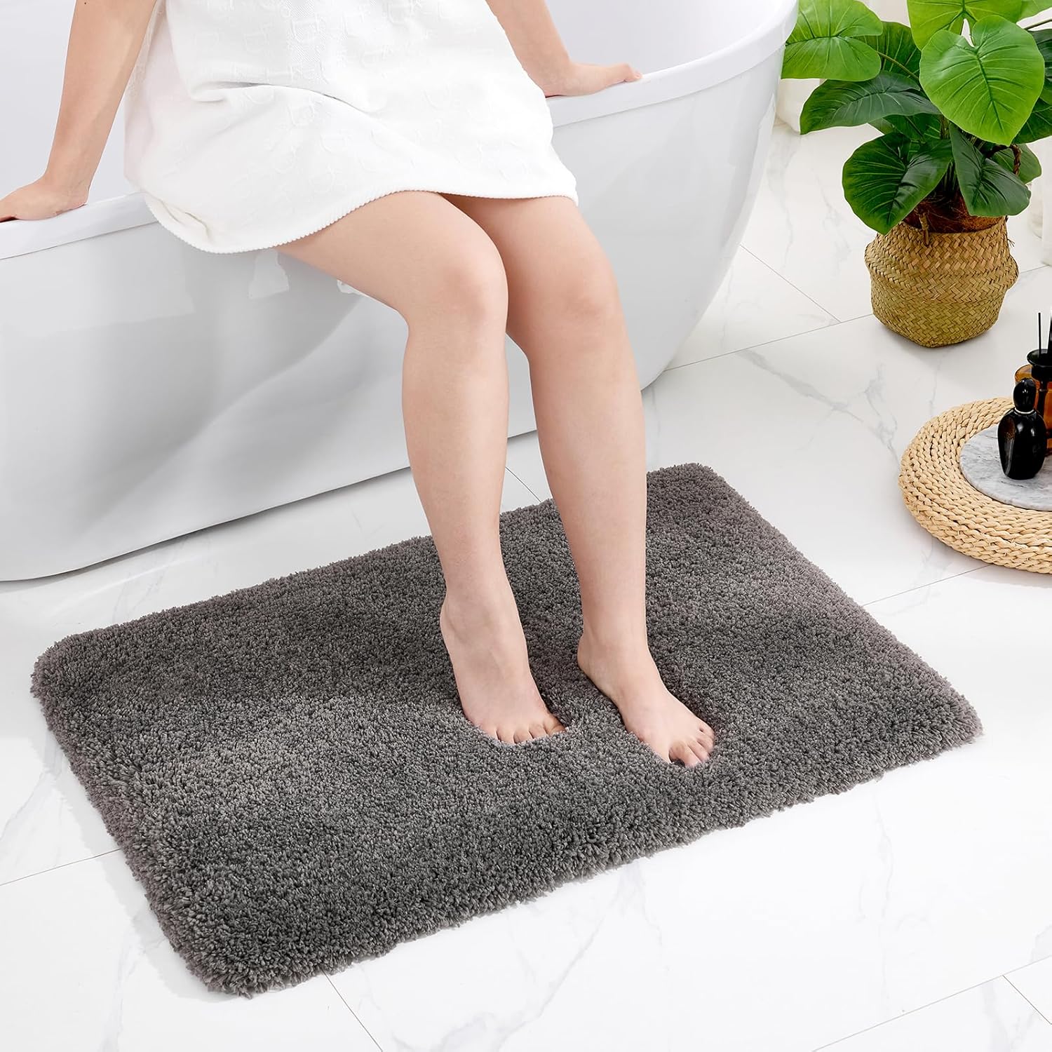 White Non-Slip Plush Bath Mat